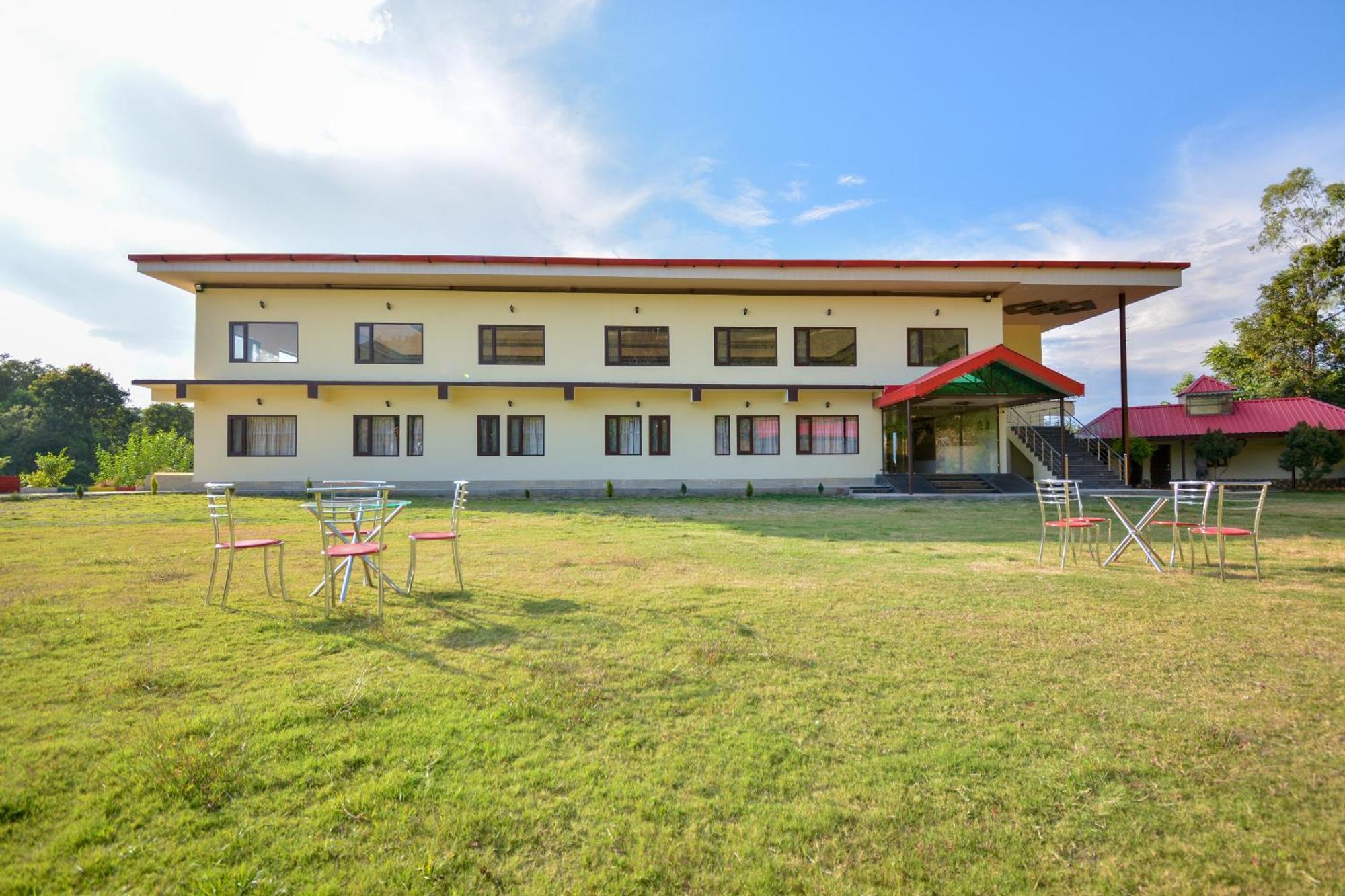 Nakshatra Resort Kunihar エクステリア 写真