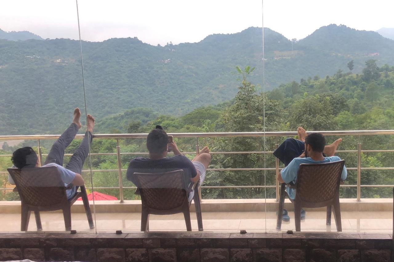Nakshatra Resort Kunihar エクステリア 写真